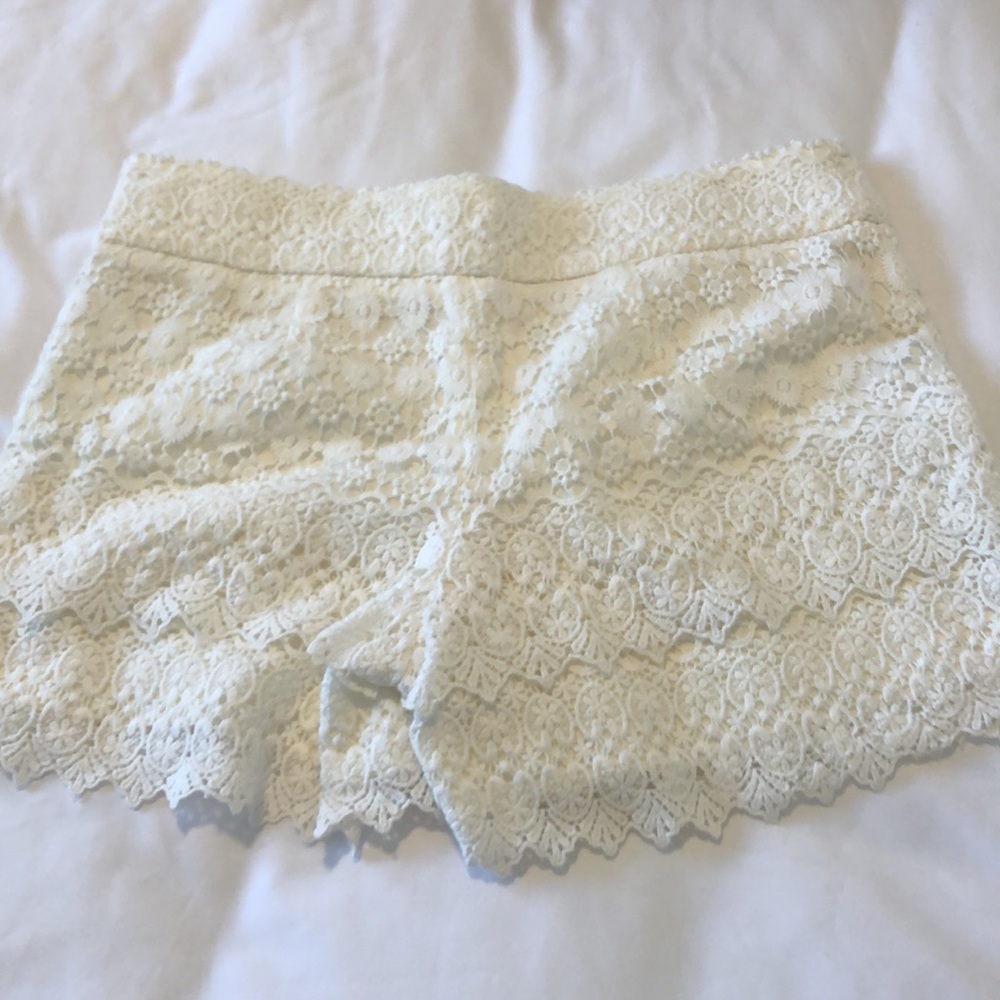 Lace Riviera Shorts - Picture 2 of 6